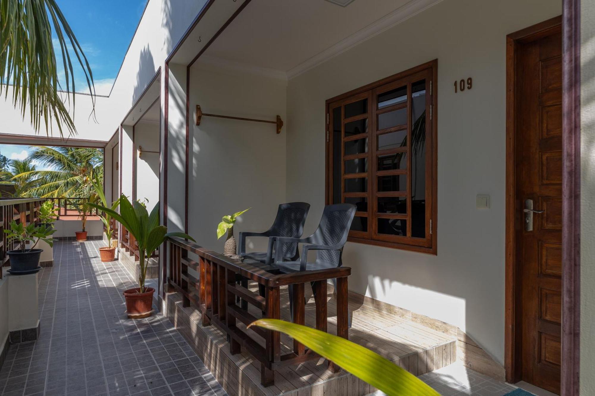 Kamadhoo Inn Екстериор снимка