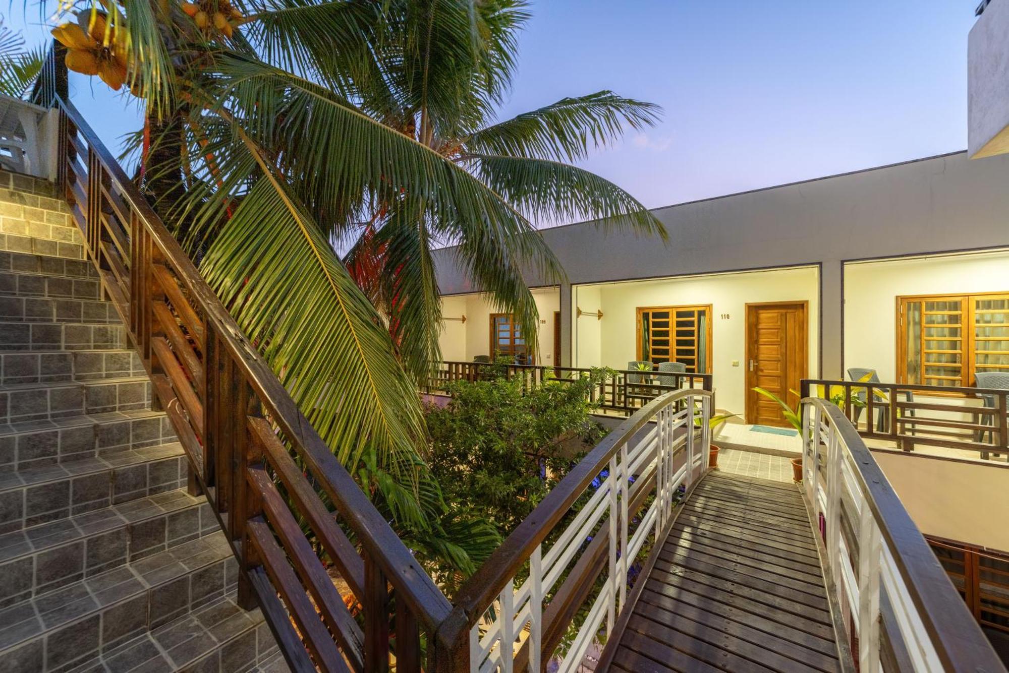 Kamadhoo Inn Екстериор снимка